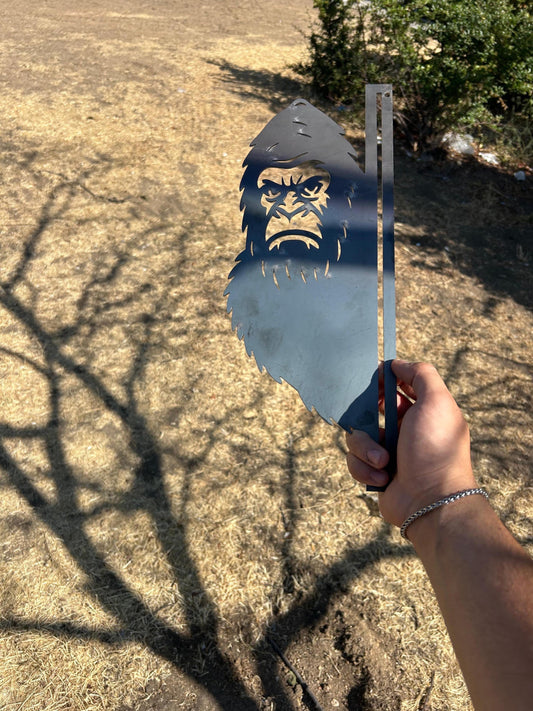 Halloween Peek-a-Boo Bigfoot Metal Sign, Funny Sasquatch Tree Art, Raw Steel Yard Decor, Spooky Forest Halloween Prop