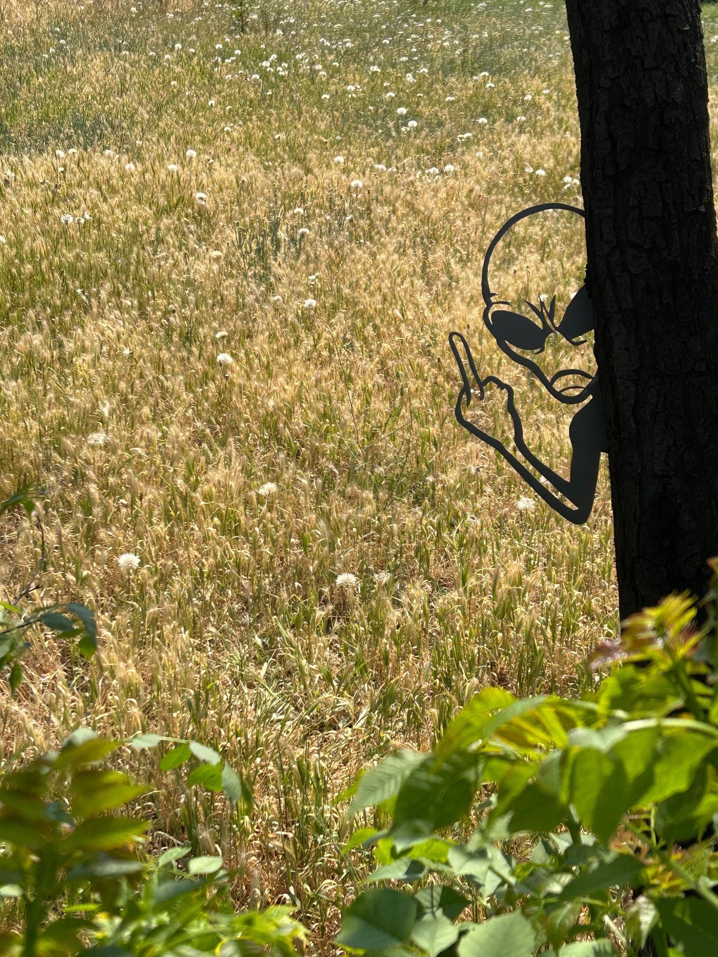 Funny Peek-a-Boo Alien Metal Sign, UFO Tree Decor for Yard or Forest, Outdoor Prank Cutout, Halloween Yard Art, Alien Garden 