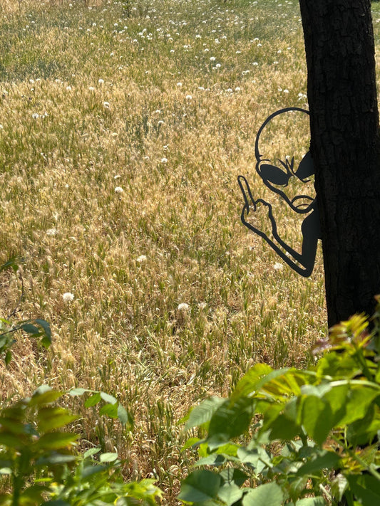 Funny Peek-a-Boo Alien Metal Sign, UFO Tree Decor for Yard or Forest, Outdoor Prank Cutout, Halloween Yard Art, Alien Garden 